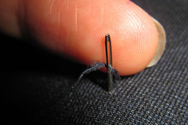 Using the needle to move the tightening to the wrong side