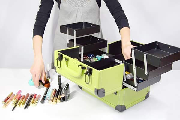 Sorting cosmetics, beauty case