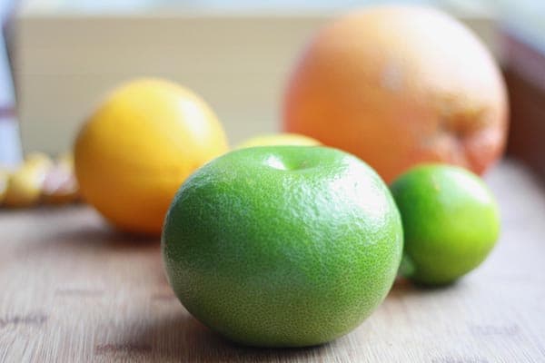 Saldie un citi citrusaugļi