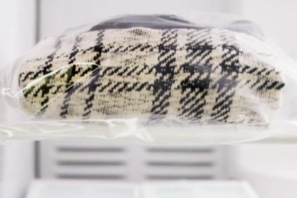 Woolen stole in the freezer